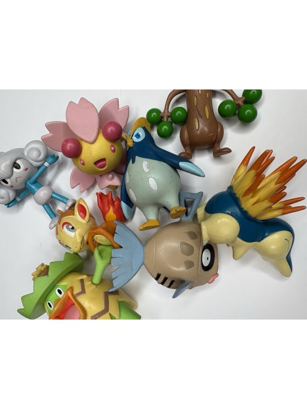 Pokemon JAKKS PVC NINTENDO Assorted Figures LOT OF 8 2007-20O8 2-3” FEEBAS